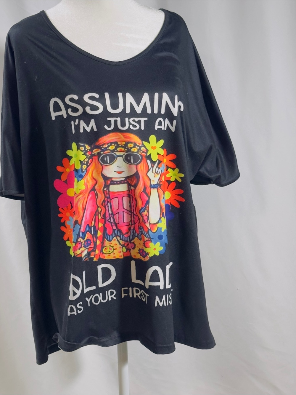 Woman's Black Novelty T-Shirt V-Neck 3XL "Assuming" Hippie Style Multicolor Pull